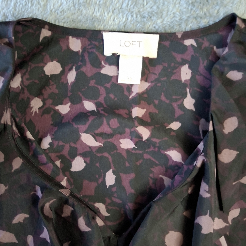 Ann Taylor Loft Womens Top Sleeveless‎ Ruffle V Neck Size XS - Picture 9 of 9